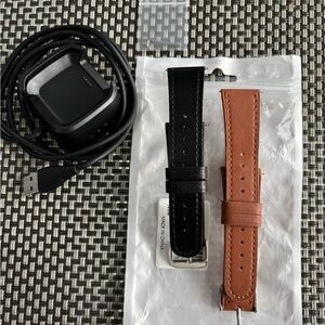 2 leather Versa bands plus charger